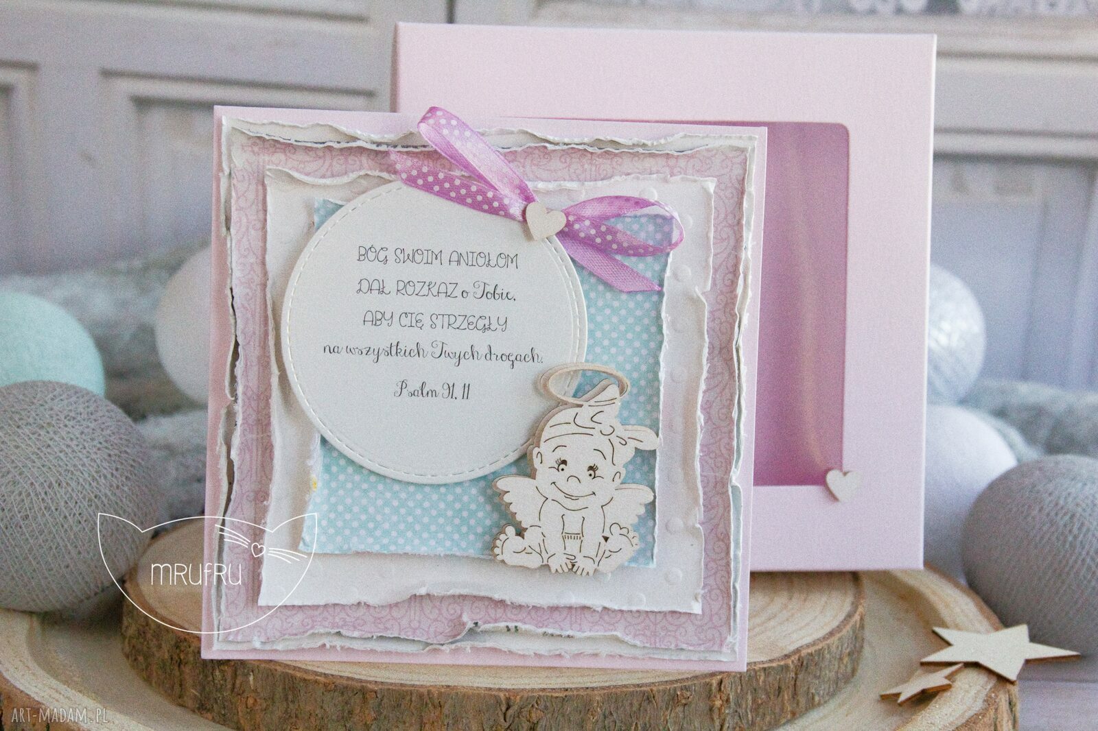 scrapbooking kartki: WYJĄTKOWA PAMIĄTKA CHRZTU ŚWIĘTEGO. WARSTWOWA KARTKA W OZDOBNYM PUDEŁECZKU