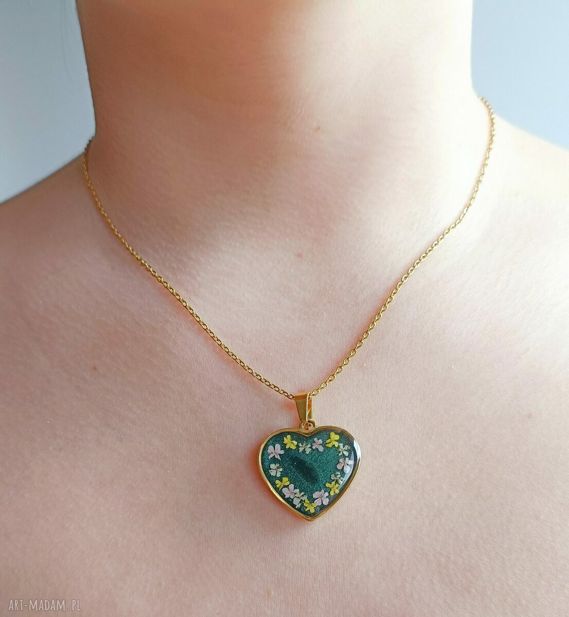 Naszyjnik dzika marchewka serce z suszonymi kwiatami w żywicy - handmade