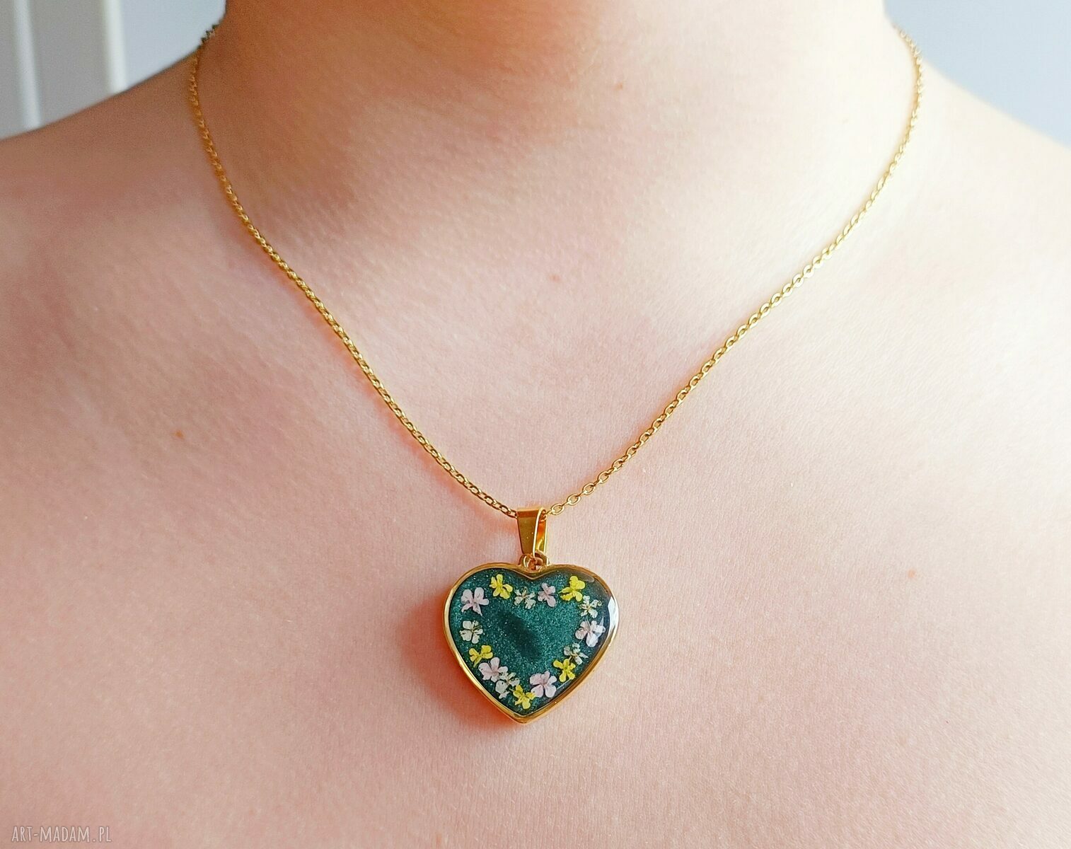Naszyjnik dzika marchewka serce z suszonymi kwiatami w żywicy - handmade