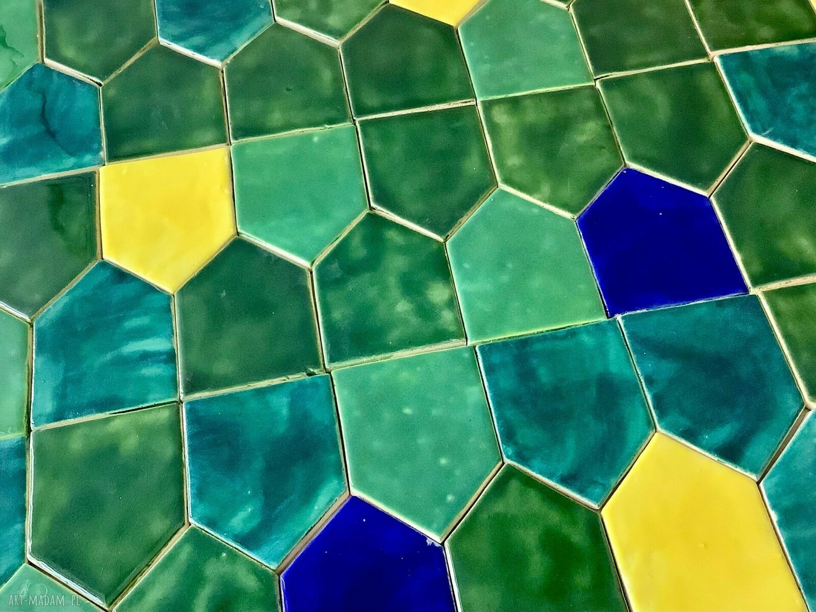 Ręcznie wykonane kafelki ceramiczne „W zbożu” jako dekoracje ścienne