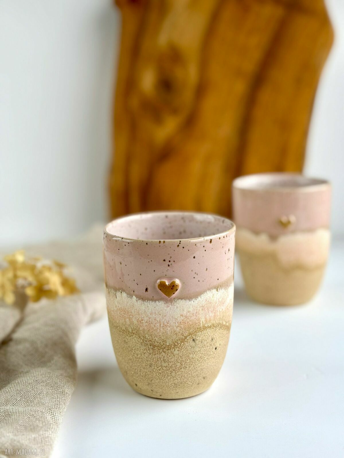Wysoka czarka ceramiczna bez uszka 250 ml - Różowe migdały z sercem