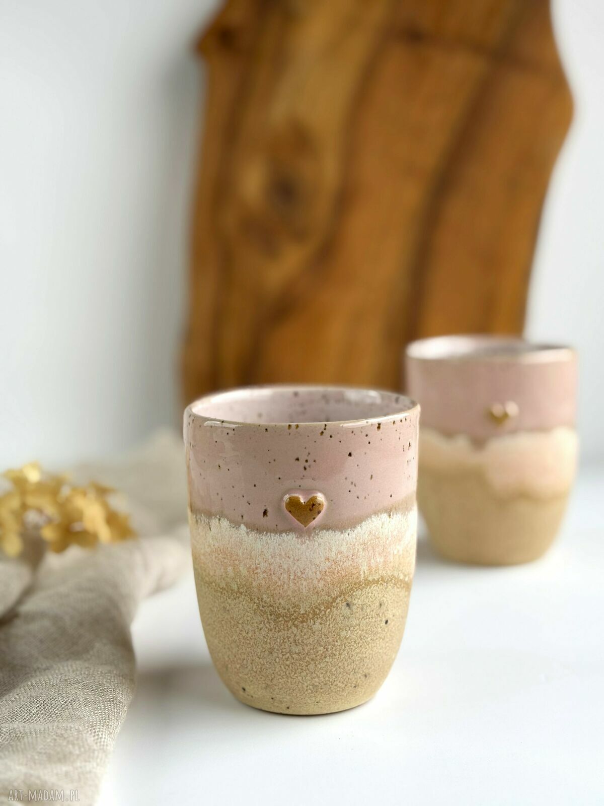 Wysoka czarka ceramiczna bez uszka 250 ml - Różowe migdały z sercem