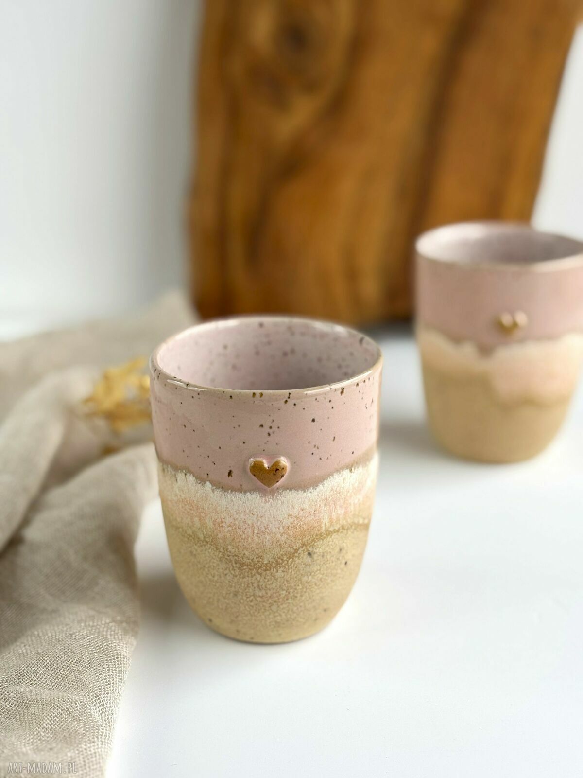 Wysoka czarka ceramiczna bez uszka 250 ml - Różowe migdały z sercem