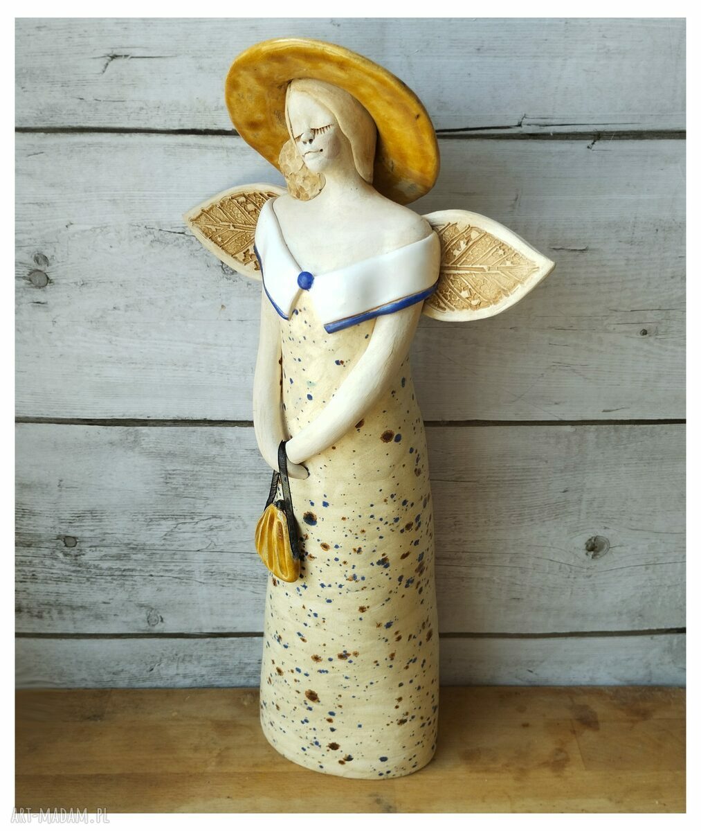 Wytworna anielica w kapeluszu - anioł ceramiczny handmade