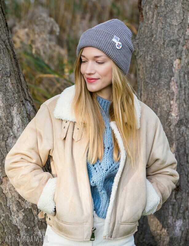 Wywijana dwustronna czapka beanie z kolorowym logo - ciemny beż