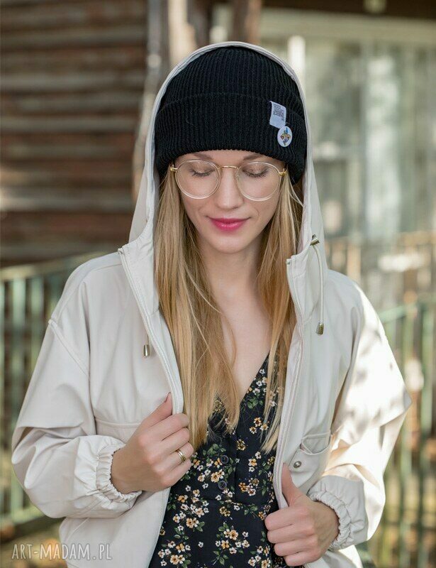 Wywijana dwustronna czapka beanie Brain Inside - czarna z kolorowym logo