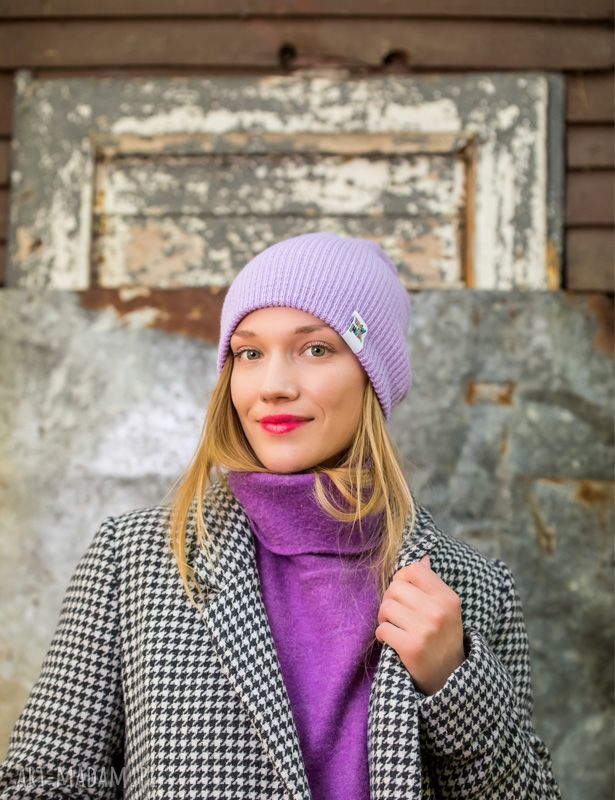 Wywijana dwustronna czapka beanie Lavendowe Love z kolorowym logo