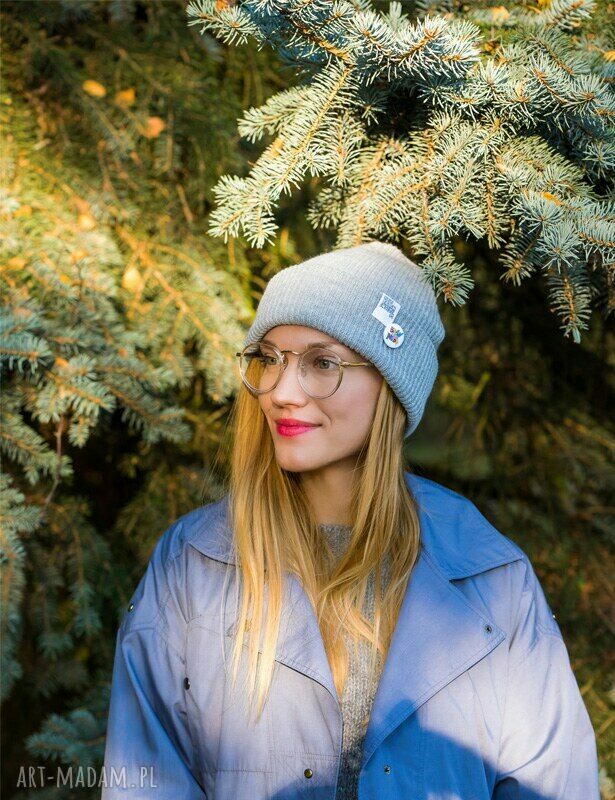 Wywijana dwustronna czapka beanie w jasnym szarym z kolorowym logo Brain Inside