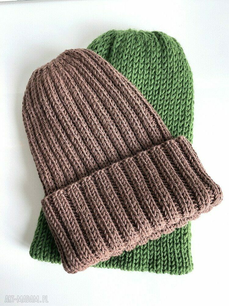 Wywijana czapka HELLI z 100% Baby Merino w kolorze czekolada