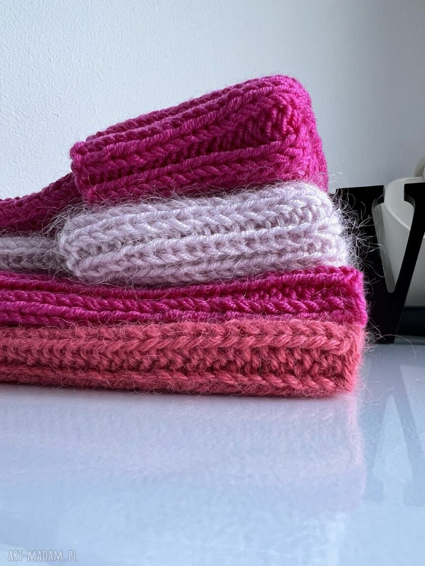 Wywijana czapka merino HELLI 100% Baby Merino 08 Fuksja - prezent dla niej