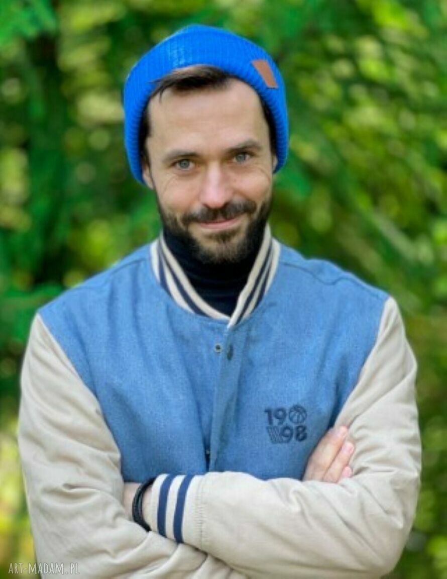 Niebieska czapka wywijana dwustronna z logo z ekoskórki