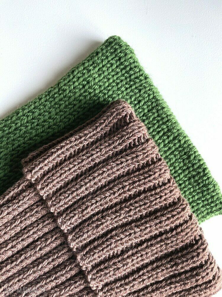 Wywijana czapka HELLI z 100% Baby Merino w kolorze czekolada