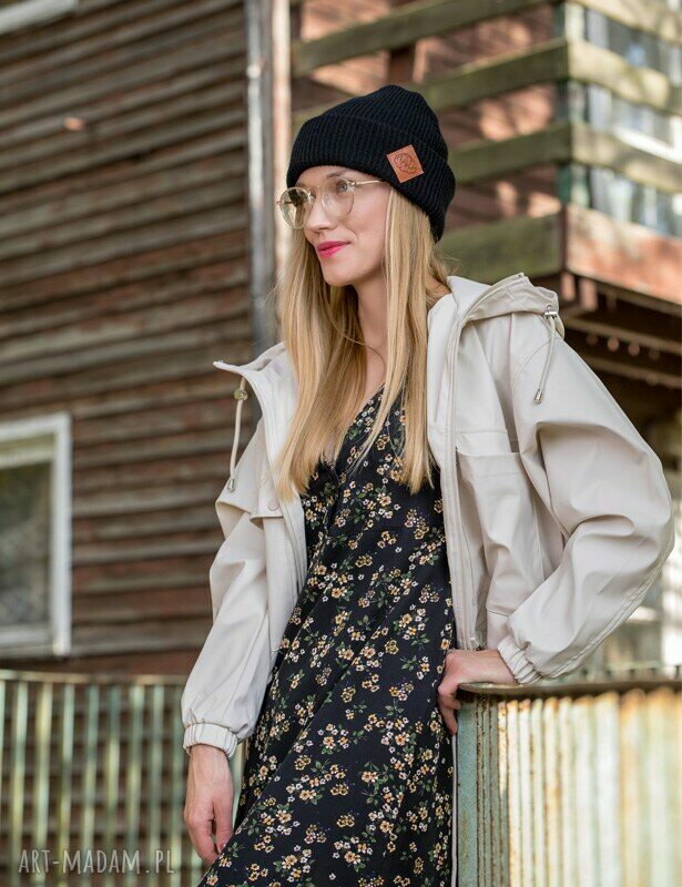 Wywijana czapka beanie dwustronna Czarna Blacky z logo z ekoskórki