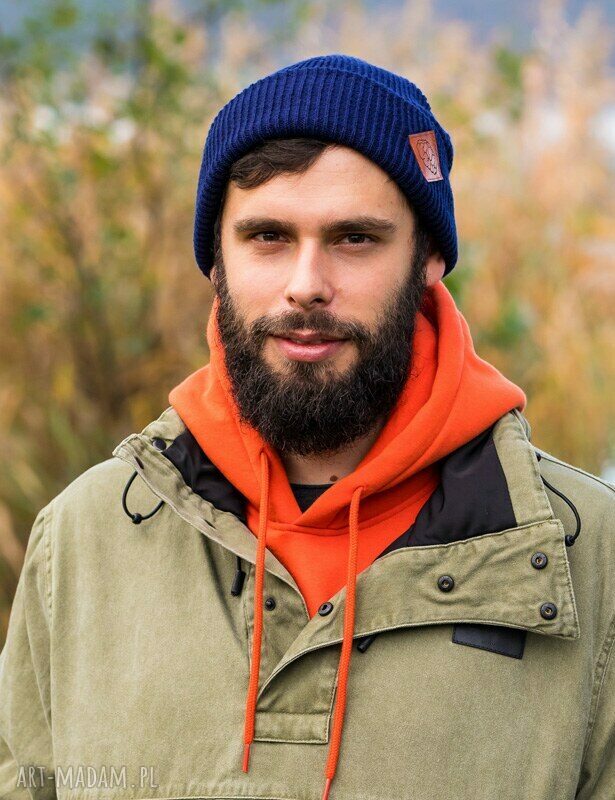 Wywijana dwustronna czapka beanie Evening Navy z logo z ekoskórki