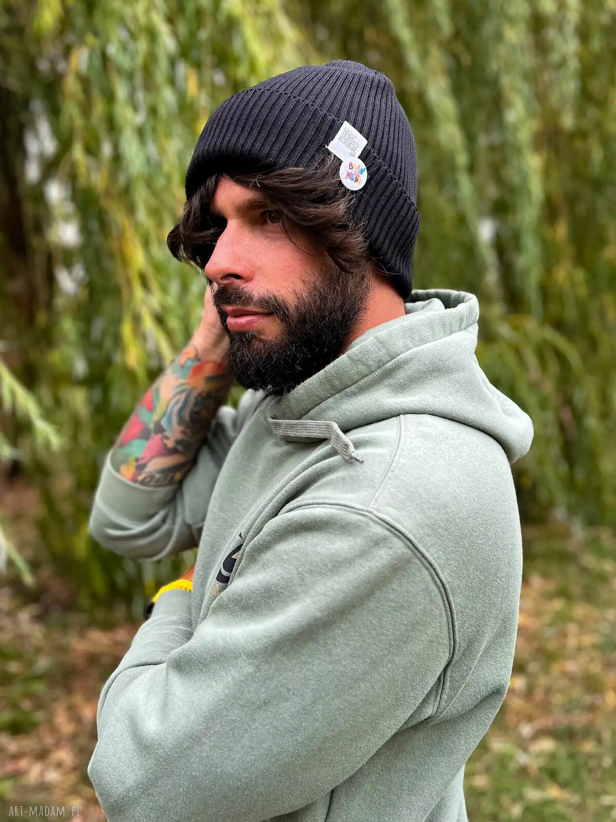 Czapka beanie z bawełny - czarna z kolorowym logo (2w1)