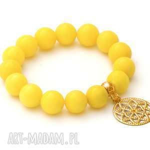 yellow jade with circle pendant