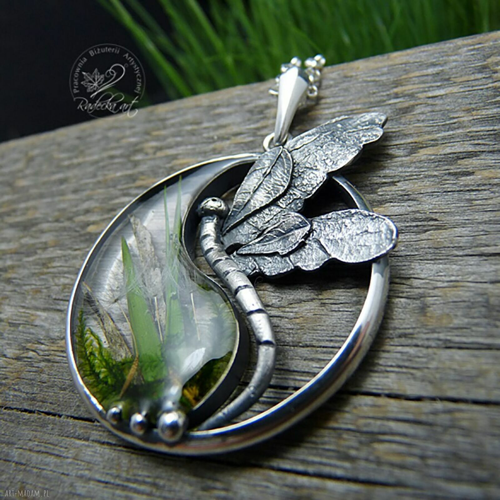 Wisiorek Yin Yang „Dragonfly” - srebro oksydowane i las w żywicy