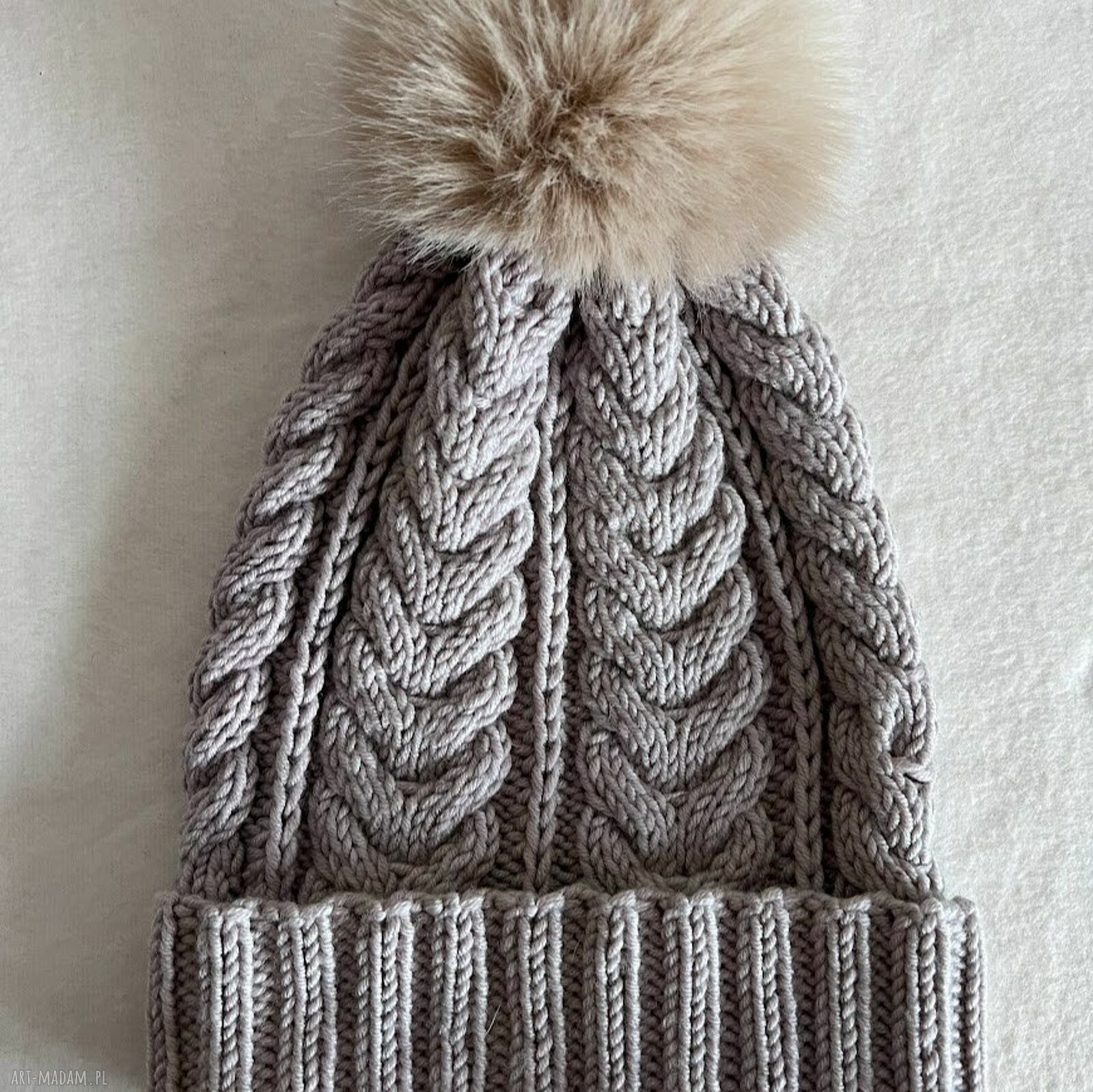 Beżowa czapka zimowa z 100% wełny merino - ręcznie robiona