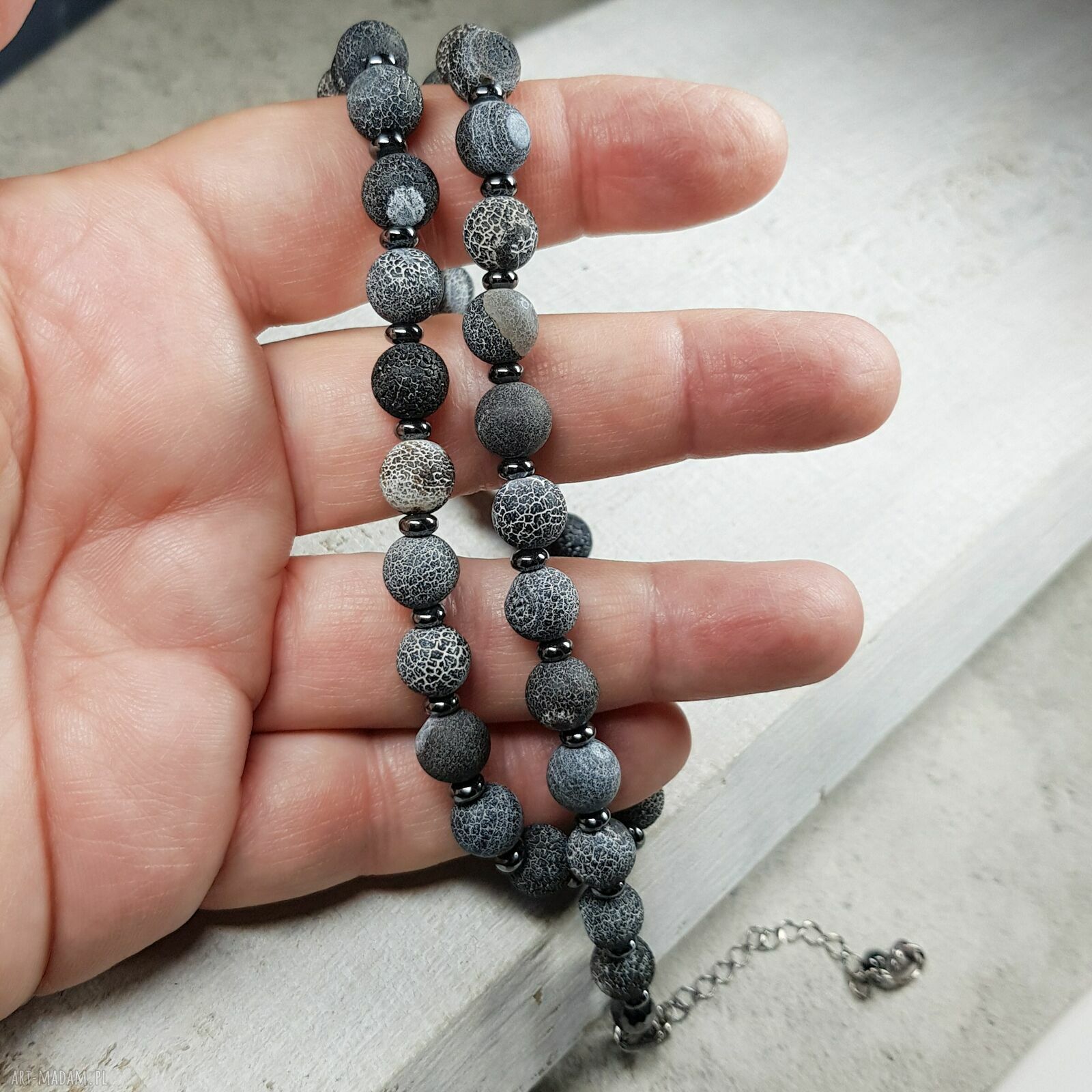 Korale z agatem dragon kors32 - matowe 8 mm, hematyt i srebrne zapięcie