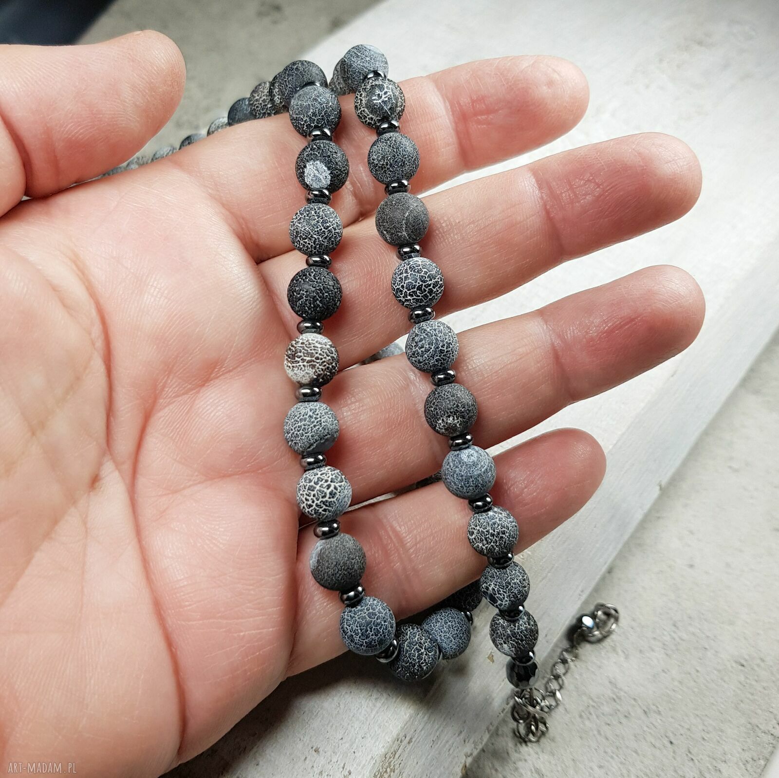 Korale z agatem dragon kors32 - matowe 8 mm, hematyt i srebrne zapięcie