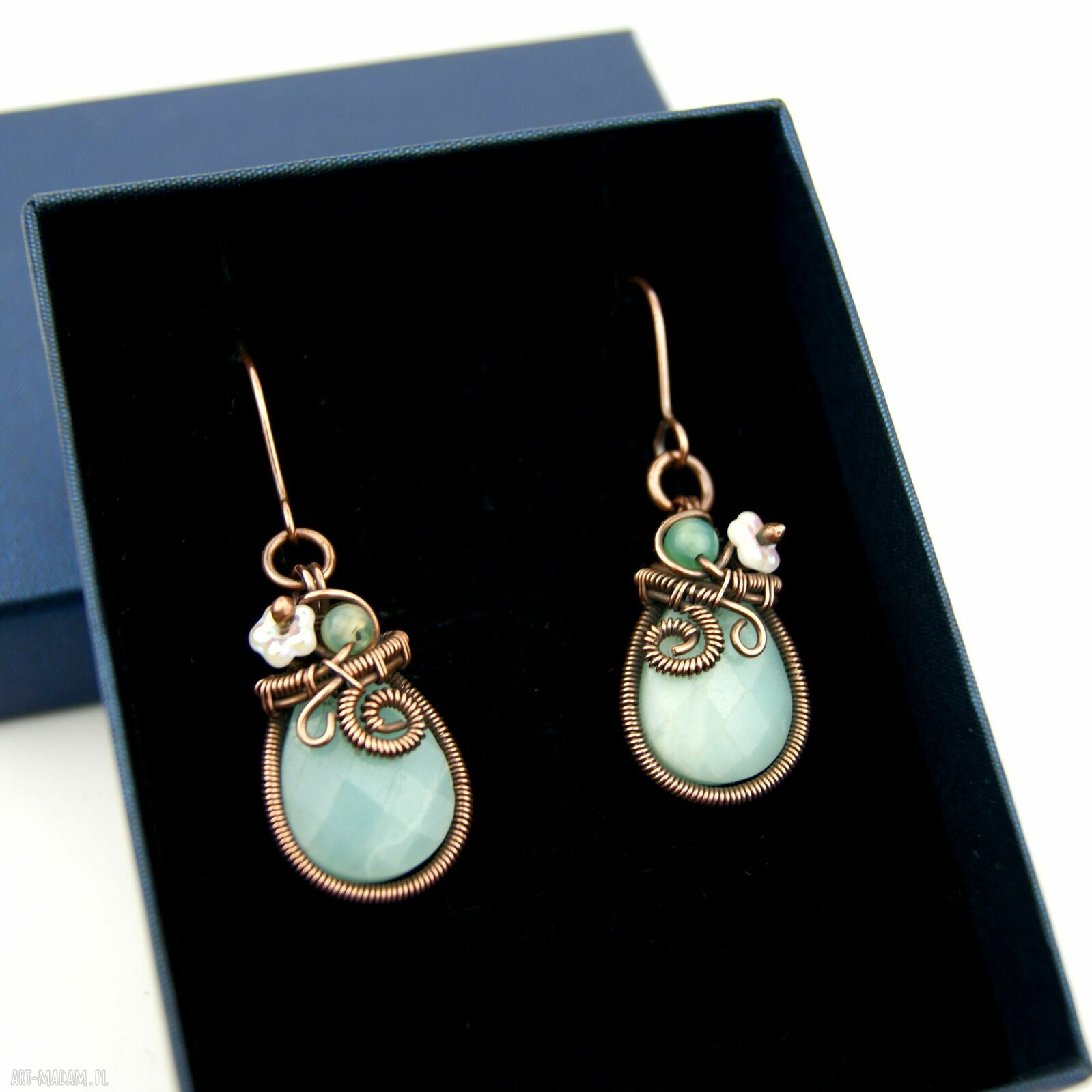 Wiszące kolczyki z amazonitem - rękodzieło wire wrapping na prezent dla niej