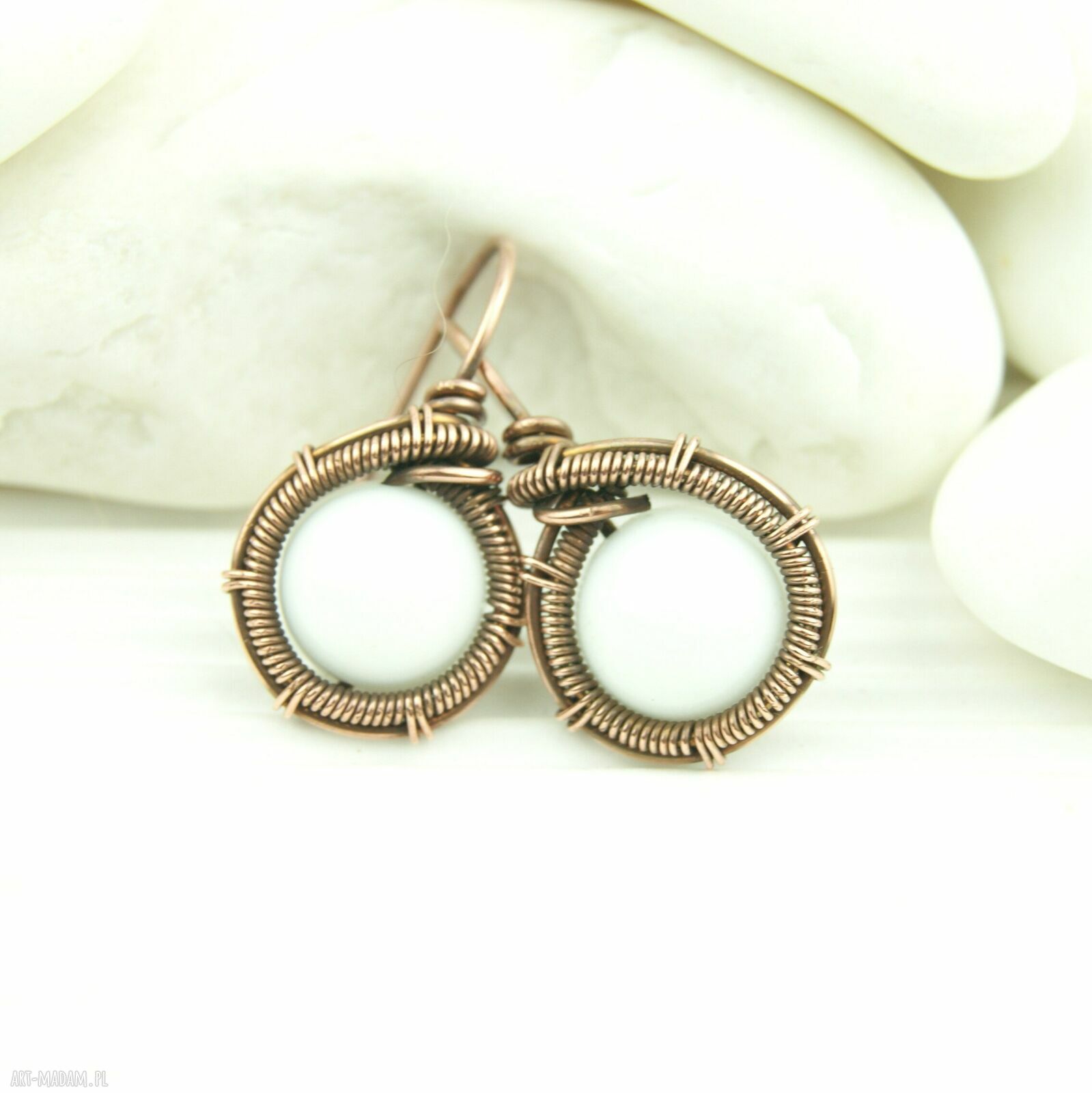 Kolczyki z białym jadeitem - ręczny wire wrapping z miedzi
