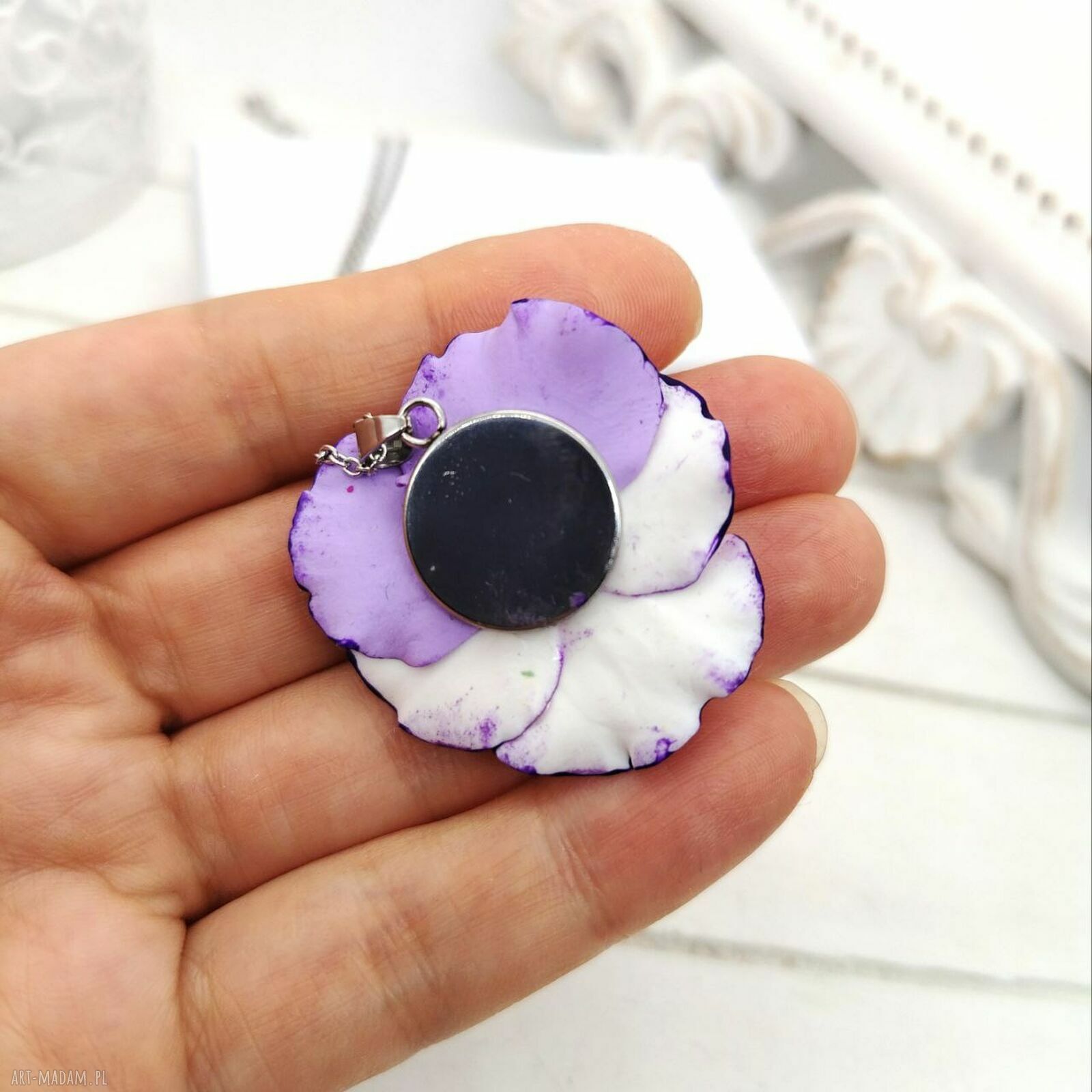 Naszyjnik z bratkiem - handmade z gliny polimerowej na stali nierdzewnej