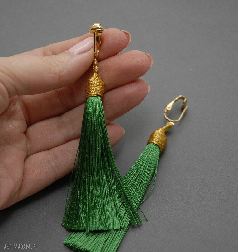 Zielone kolczyki z chwostami - eleganckie wiszące handmade