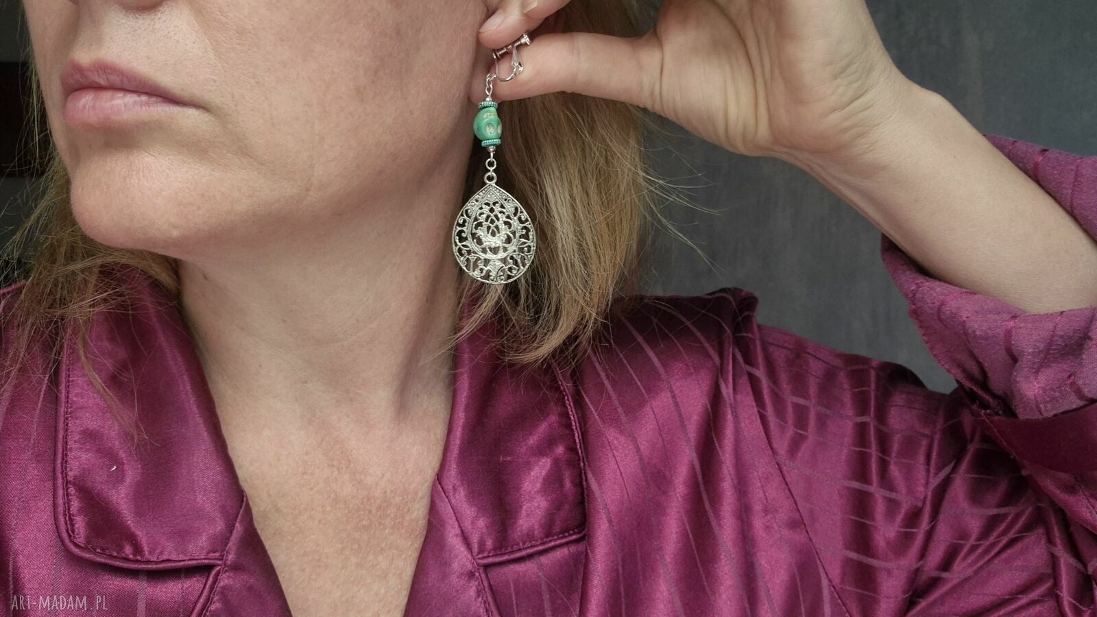 Zielone klipsy boho z czaszką - ręcznie robiona biżuteria