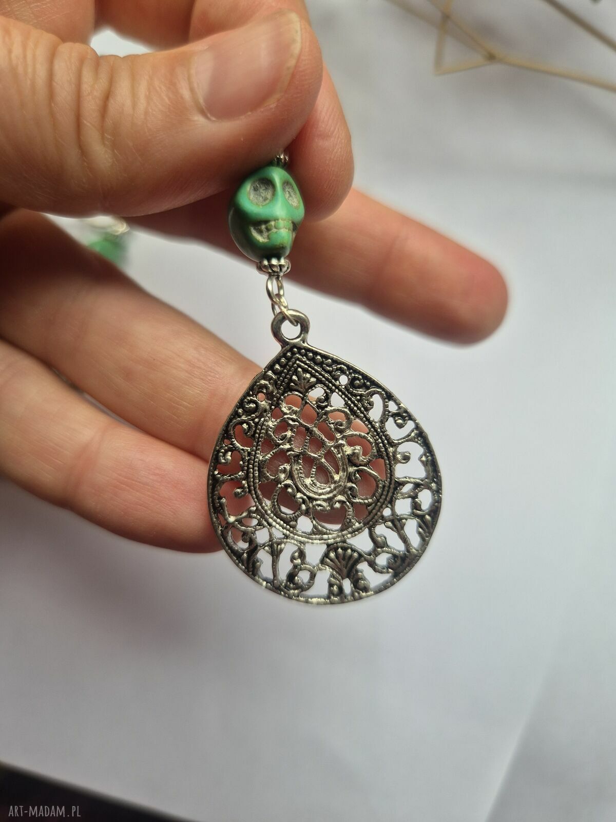 Zielone klipsy boho z czaszką - ręcznie robiona biżuteria