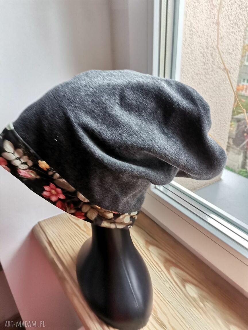 Czapka Smerfetka boho - ciepła domieszka wełny, podszewka i frędzle