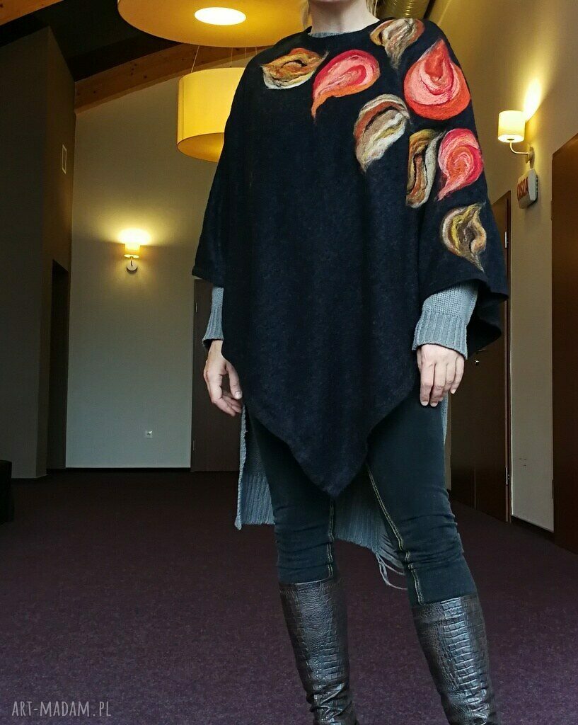 Czarne poncho wełniane tunika etno boho z filcowaną aplikacją