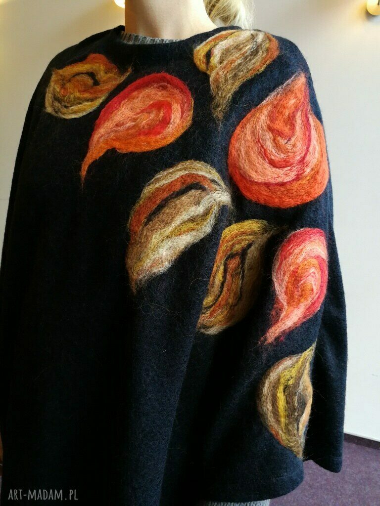 Czarne poncho wełniane tunika etno boho z filcowaną aplikacją