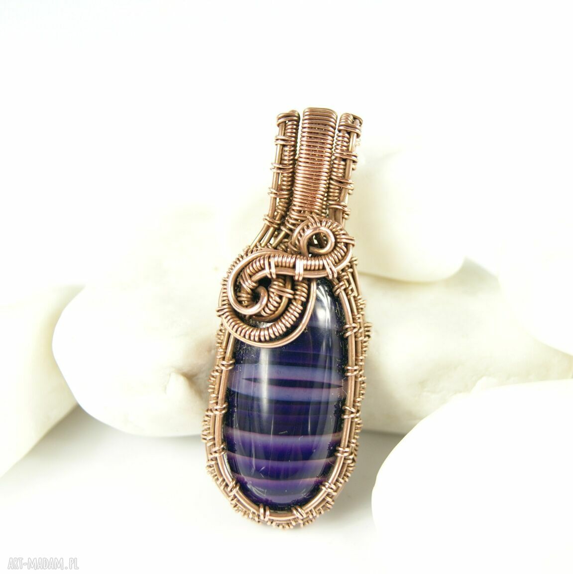 Fioletowy agat w miedzianym wire wrappingu - wisiorek talizman