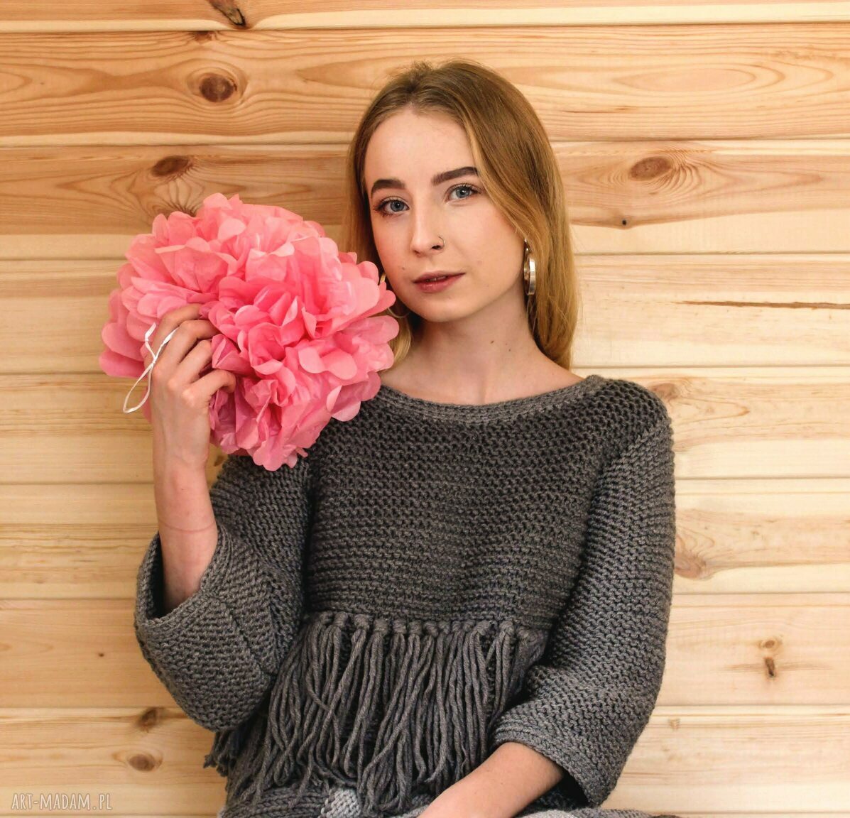 Szary sweterek z frędzlami - ręcznie robiony S/M