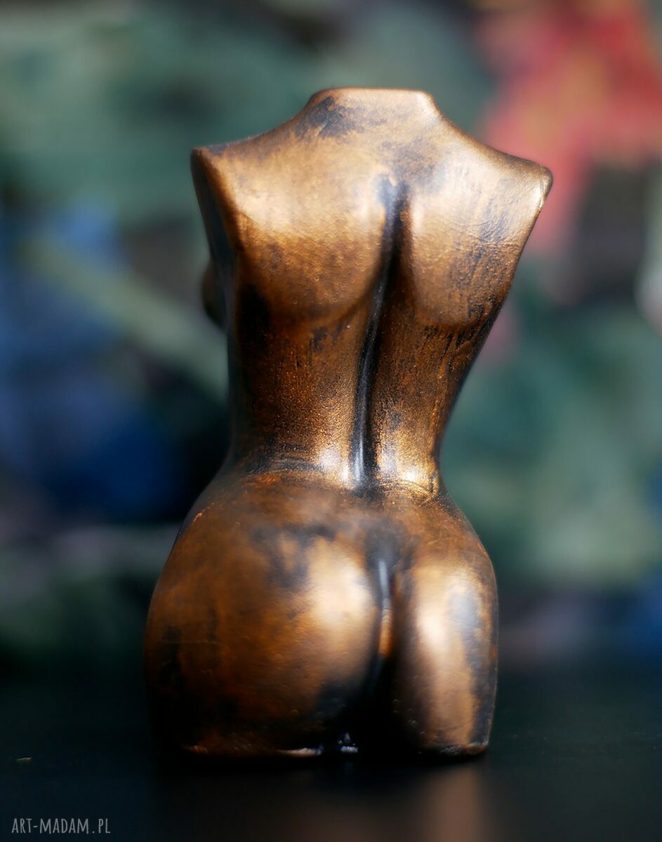 Złota Kobieta - rzeźba z gipsu 9 cm, czarny i metaliczne złoto