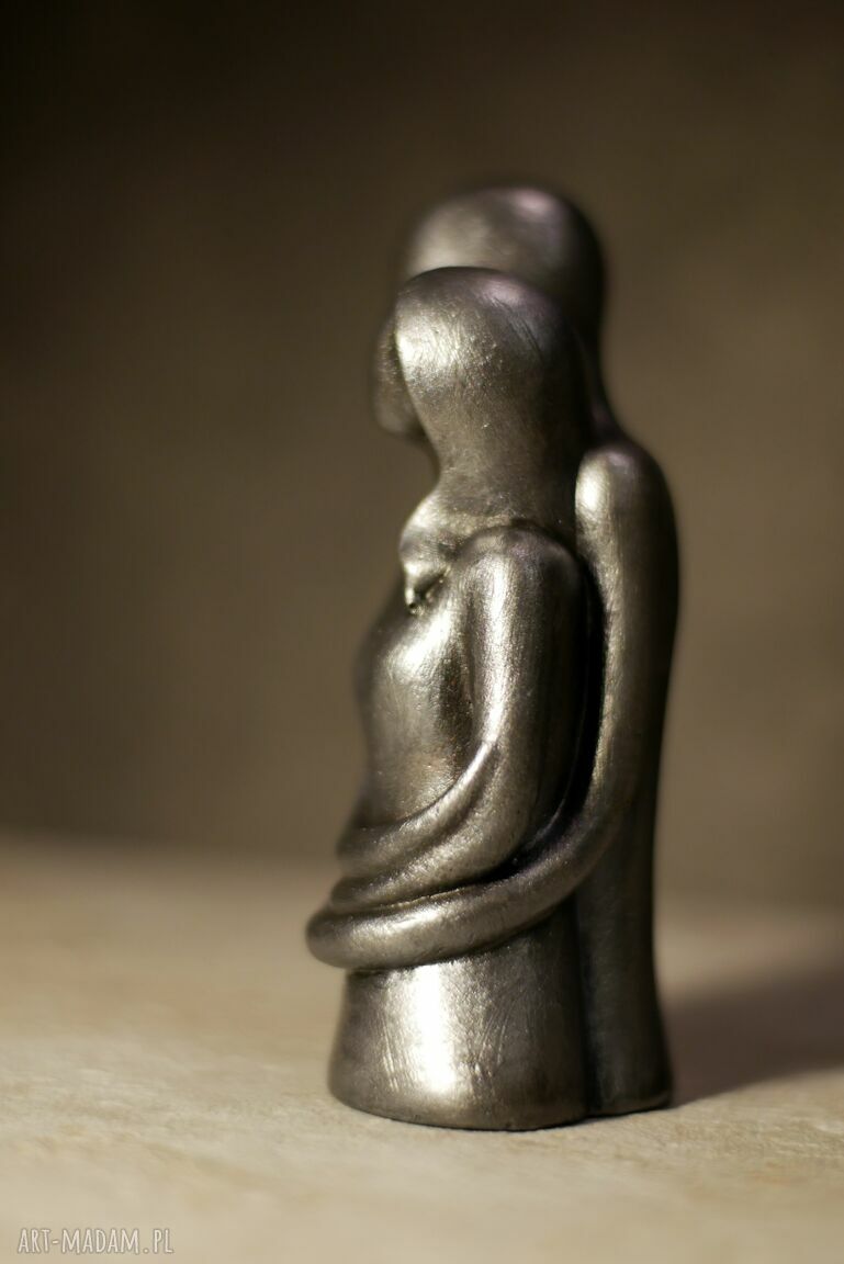 Ręcznie robiona rzeźba z gipsu „Zakochani” w grafit metalicznym, wys. 11,5 cm