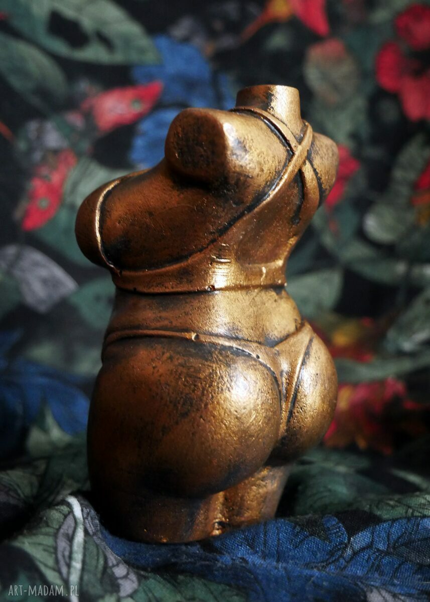 Rzeźba z gipsu - złota kobieta w kostiumie, 10,4 cm