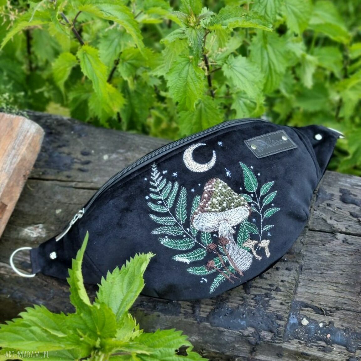 Nerka z haftem grzyba - pojemna saszetka handmade na prezent