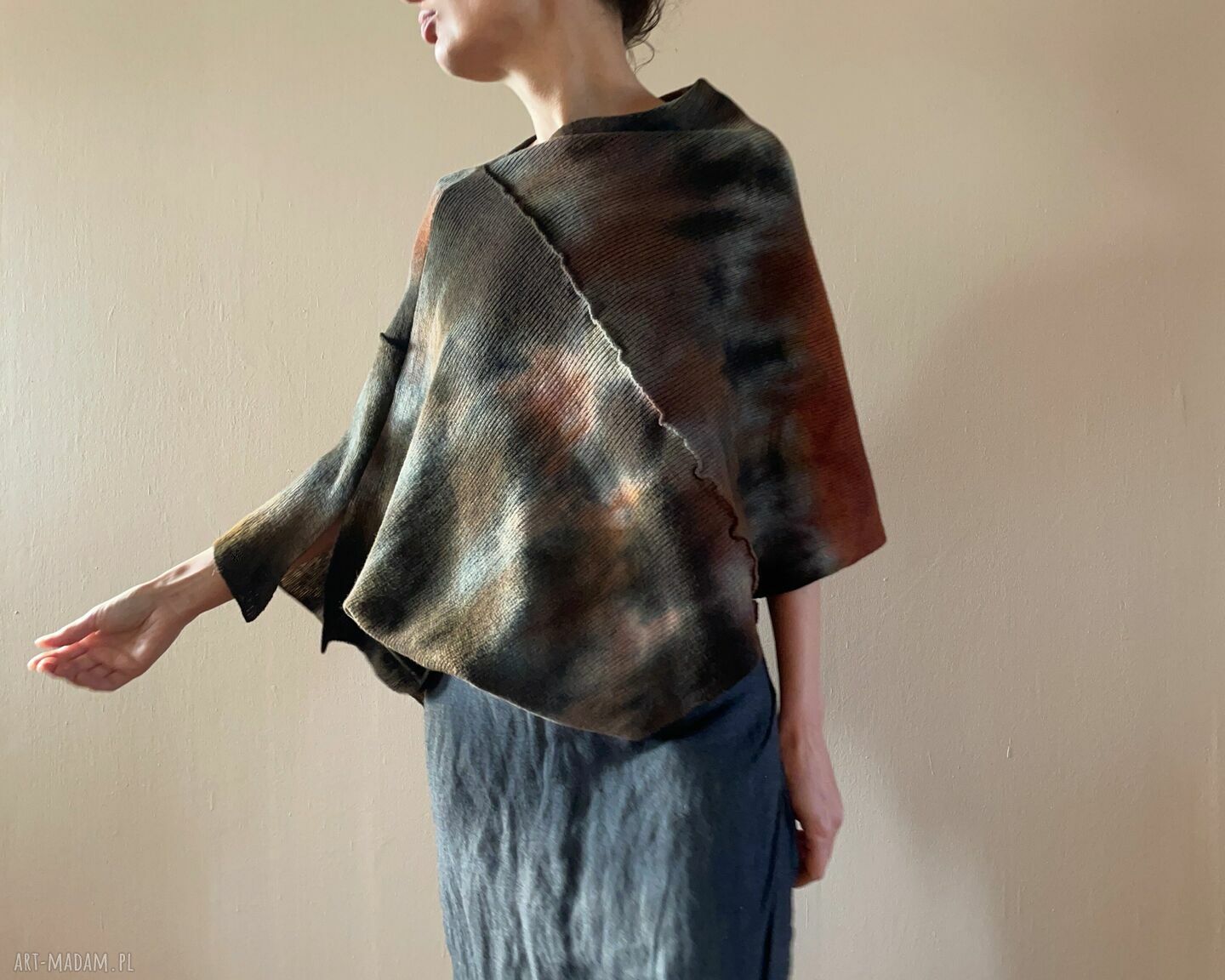 Narzutka z jagnięcej wełny brąz i grafit - ręcznie barwione poncho (one size)