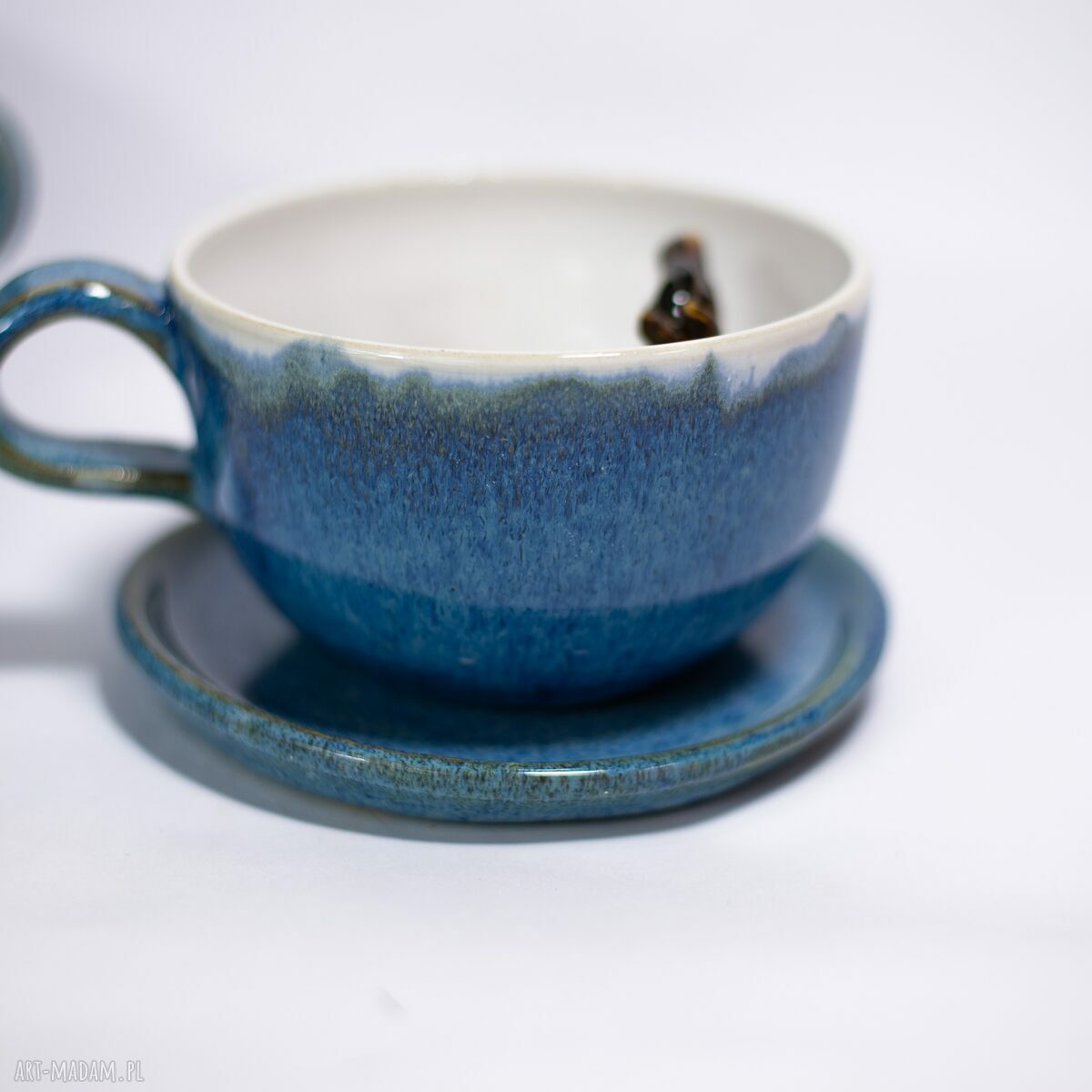 Filiżanka z koniem Gniady Blue - rękodzieło ceramiczne 300 ml z talerzykiem