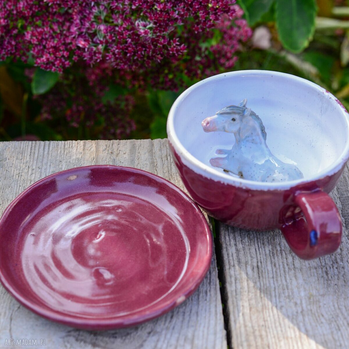 Filiżanka z koniem „Malinowy Król” 300 ml - kamionka z talerzykiem
