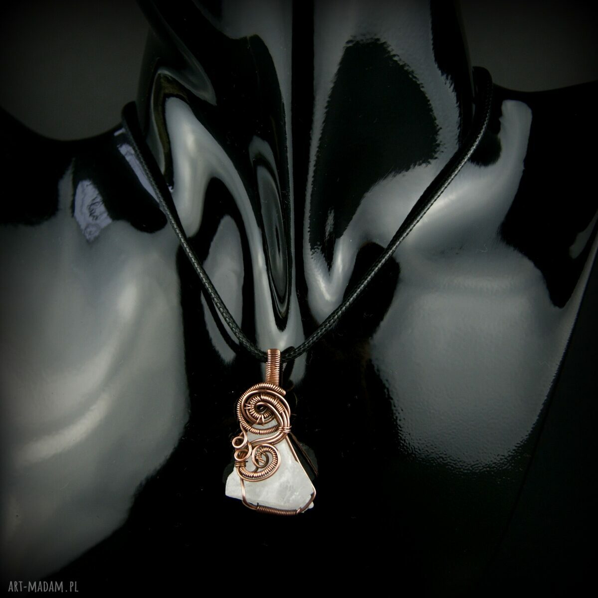Wisiorek z kryształem górskim w miedzianej oprawie - wire wrapping