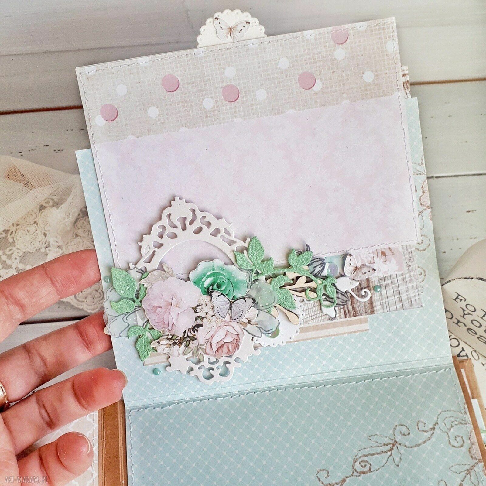 Album scrapbookingowy na zdjęcia - ręcznie robiona pamiątka