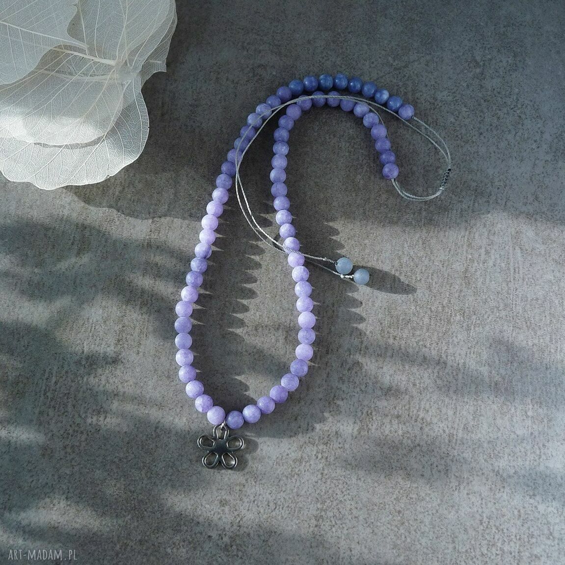 Anhydryt z kwiatem - fioletowy naszyjnik handmade