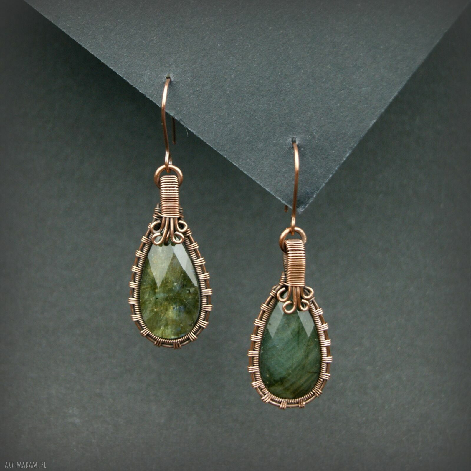 Wiszące kolczyki z labradorytem - miedziane wire wrapping