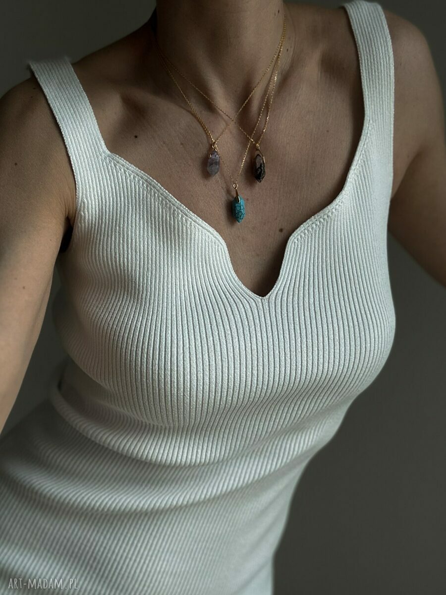Delikatny naszyjnik z małym ametystem w różowym złoceniu