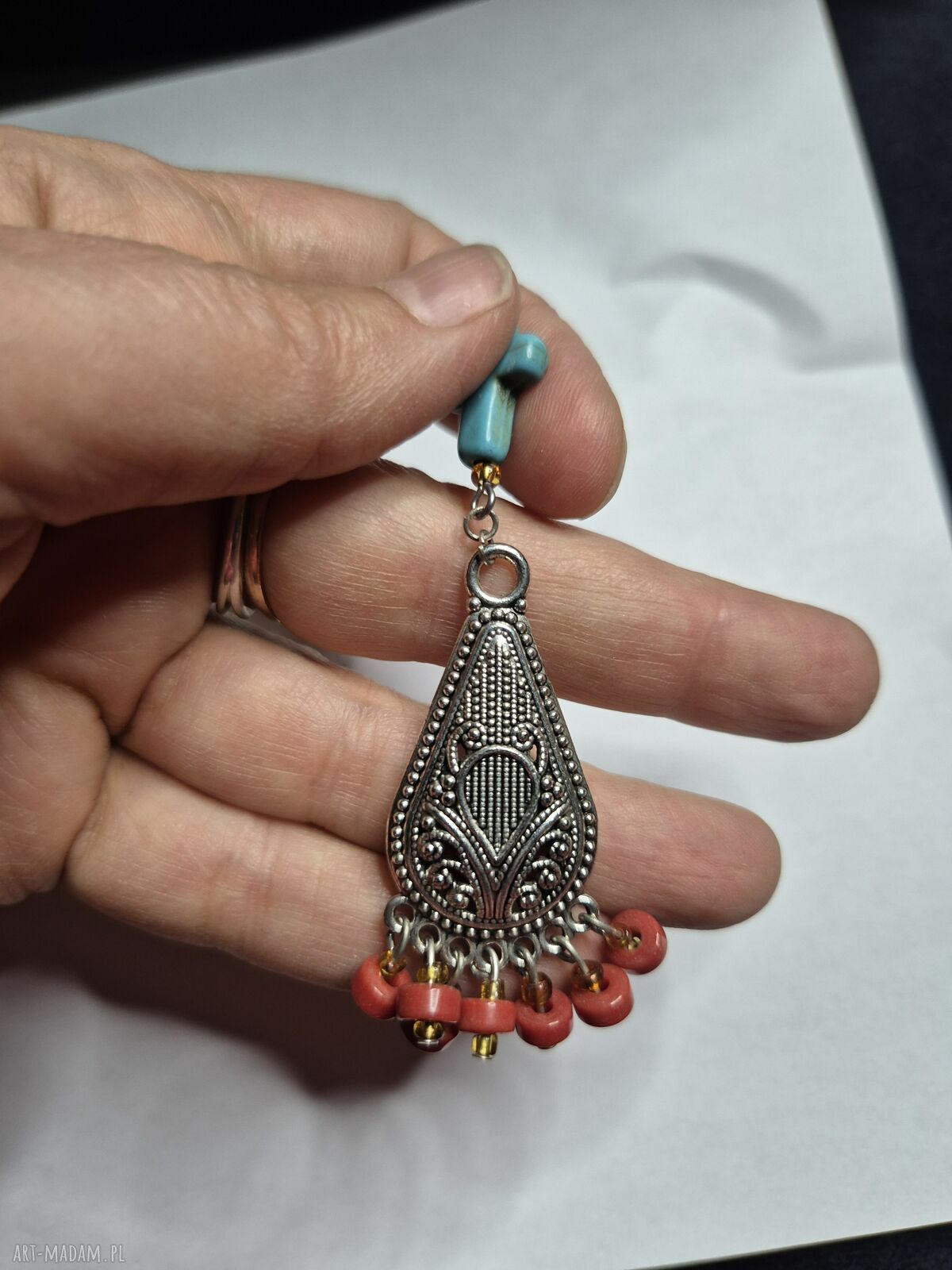 Kolorowe klipsy z minerałami w stylu boho