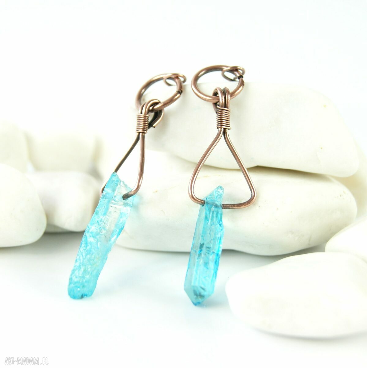 Długie kolczyki z niebieskim kwarcem w technice wire wrapping