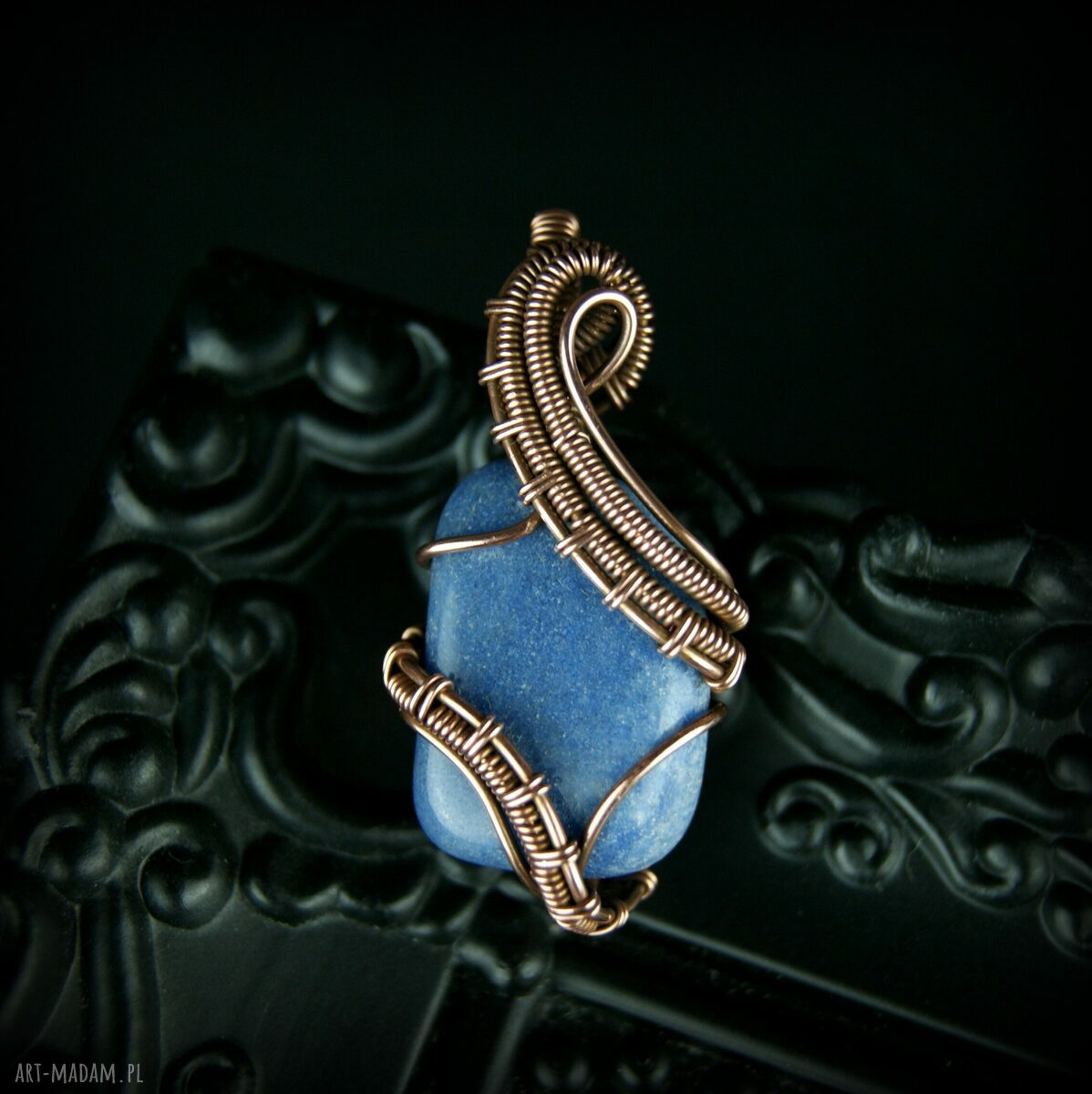 Wisiorek z niebieskim kwarcem - miedziany talizman wire wrapping (handmade)
